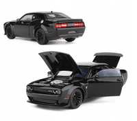 METALOWY Model Dodge Challenger Metalowy 1:32 otierane drzwi światła