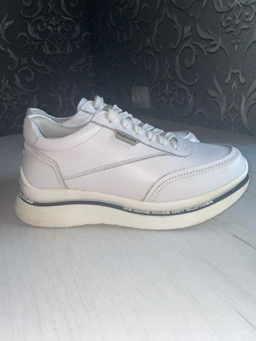 Кроссовки женские белые