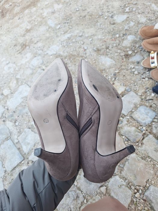 Bota de salto castanho