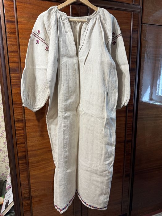 Старовинна довга вишита сорочка буденна