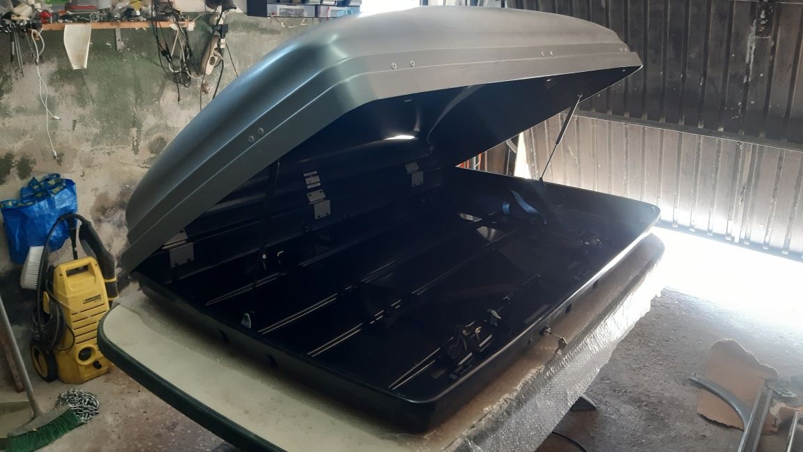 Caixa bagageira para barras de tejadilho