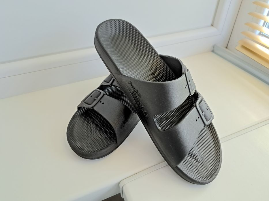 Летние пляжные тапочки. Шлепанцы.