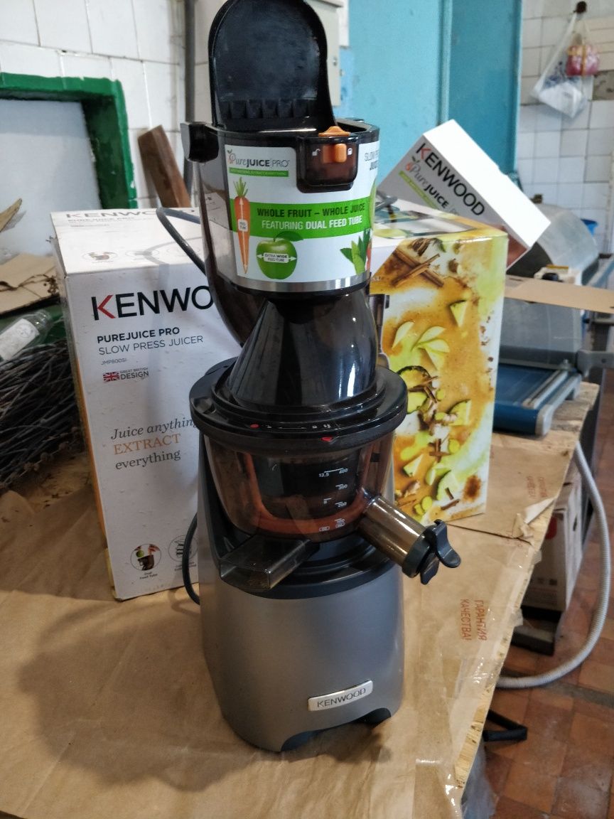 Продам шнековую соковыжималку Kenwood