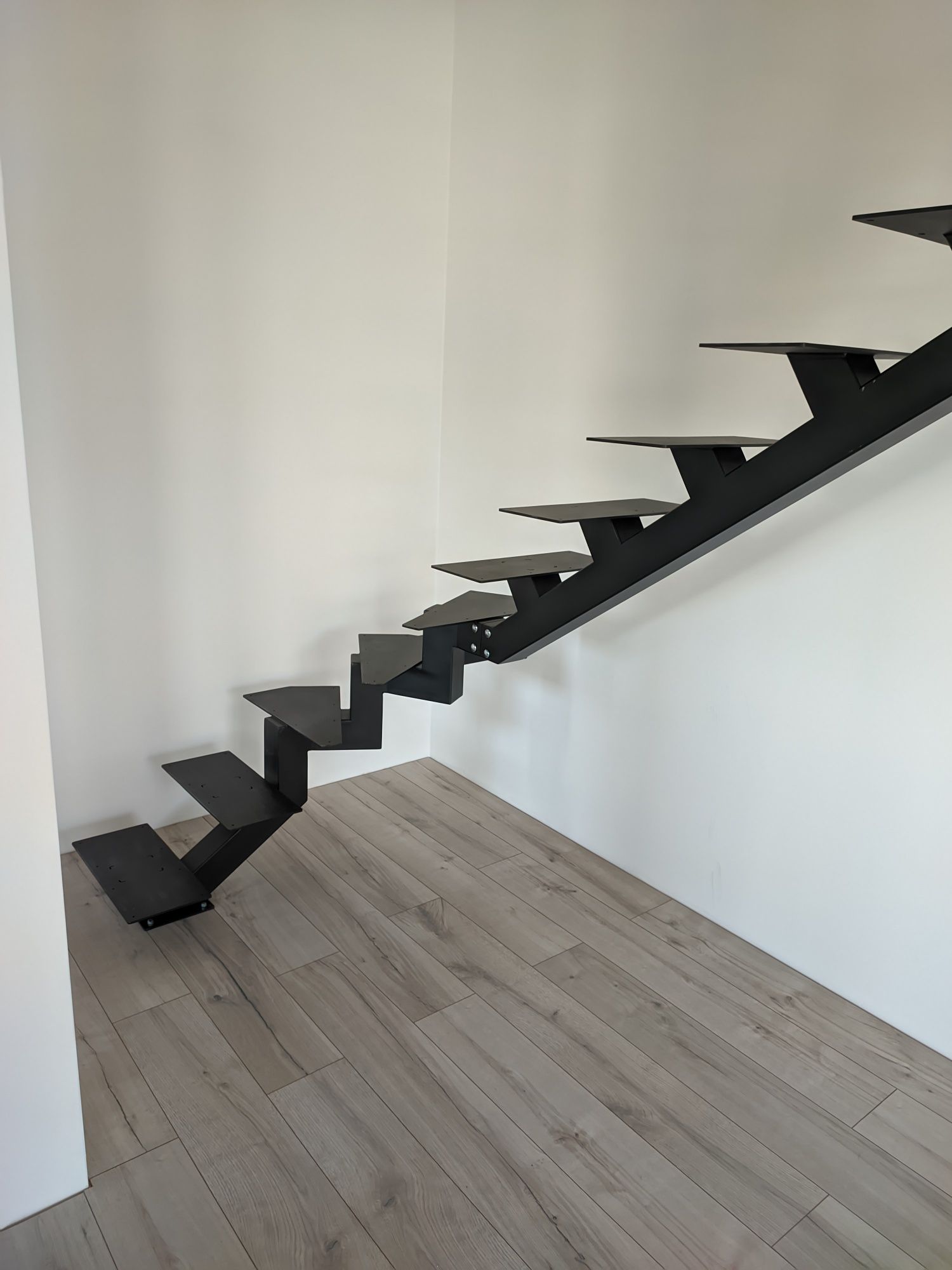 Wykonam wszelkiego rodzaju schody samonośne na konstrukcji metalowej