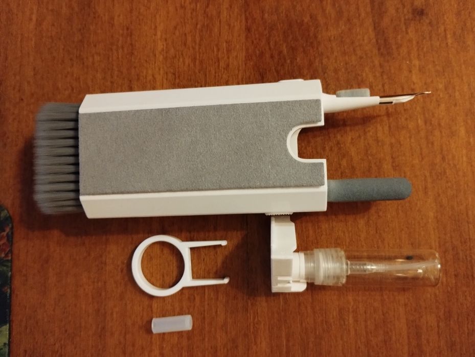 Набор для чистки гаджетов 8в1.