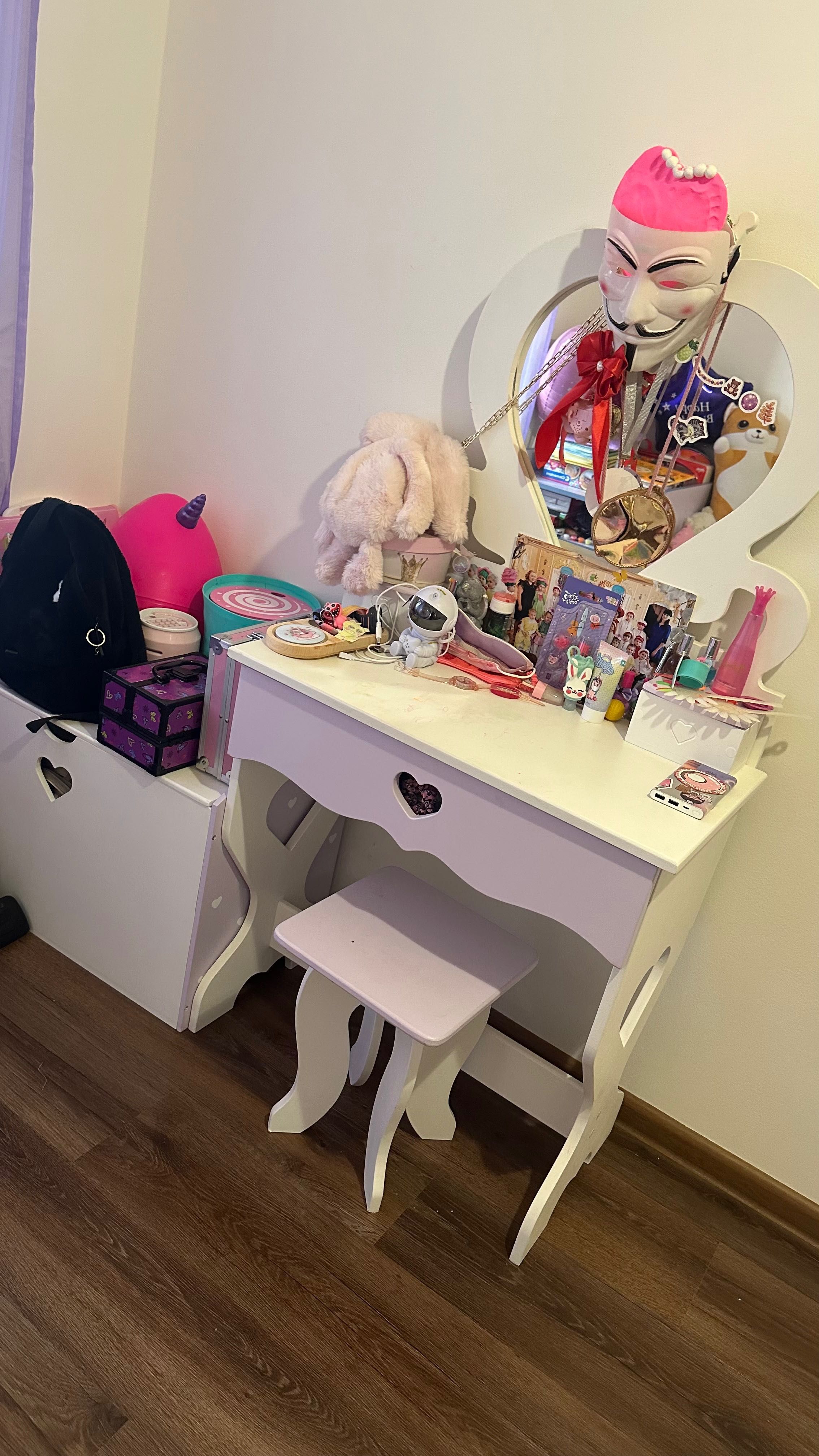Дитяча кімната , стіл , ліжко , шафа , меблі