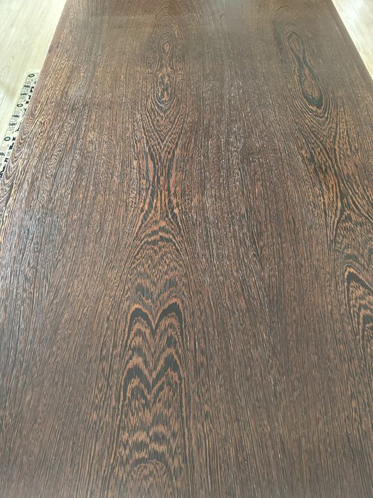 Mesa de sala de jantar em Mogno