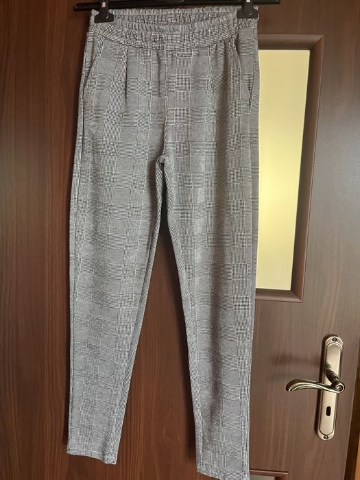 Spodnie rozmiar 152