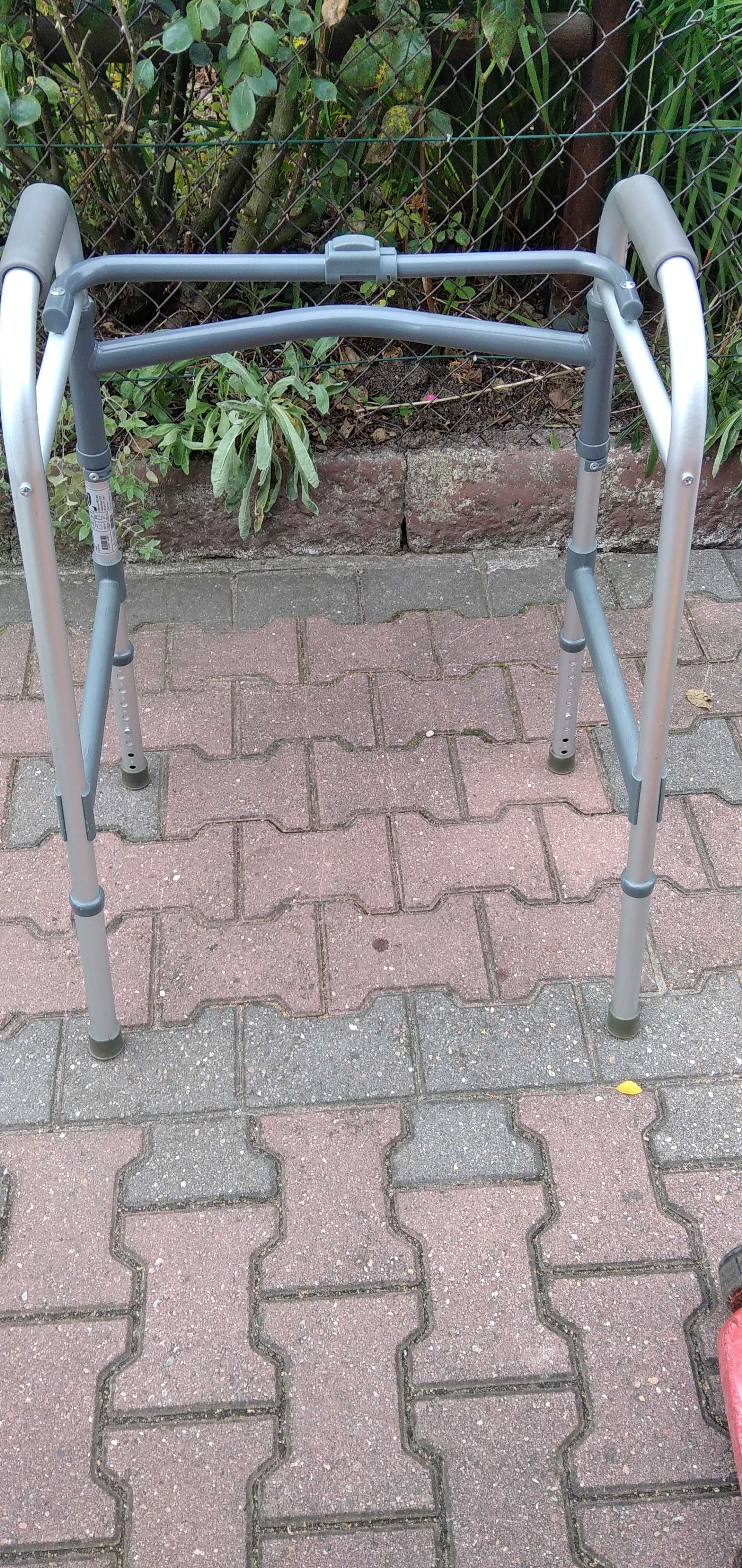 chodzik  i  wozek dla osoby  nie pelnosprawnej