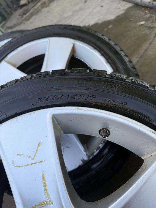 Продам зимову гуму комплектом або парами. 225/45/r17