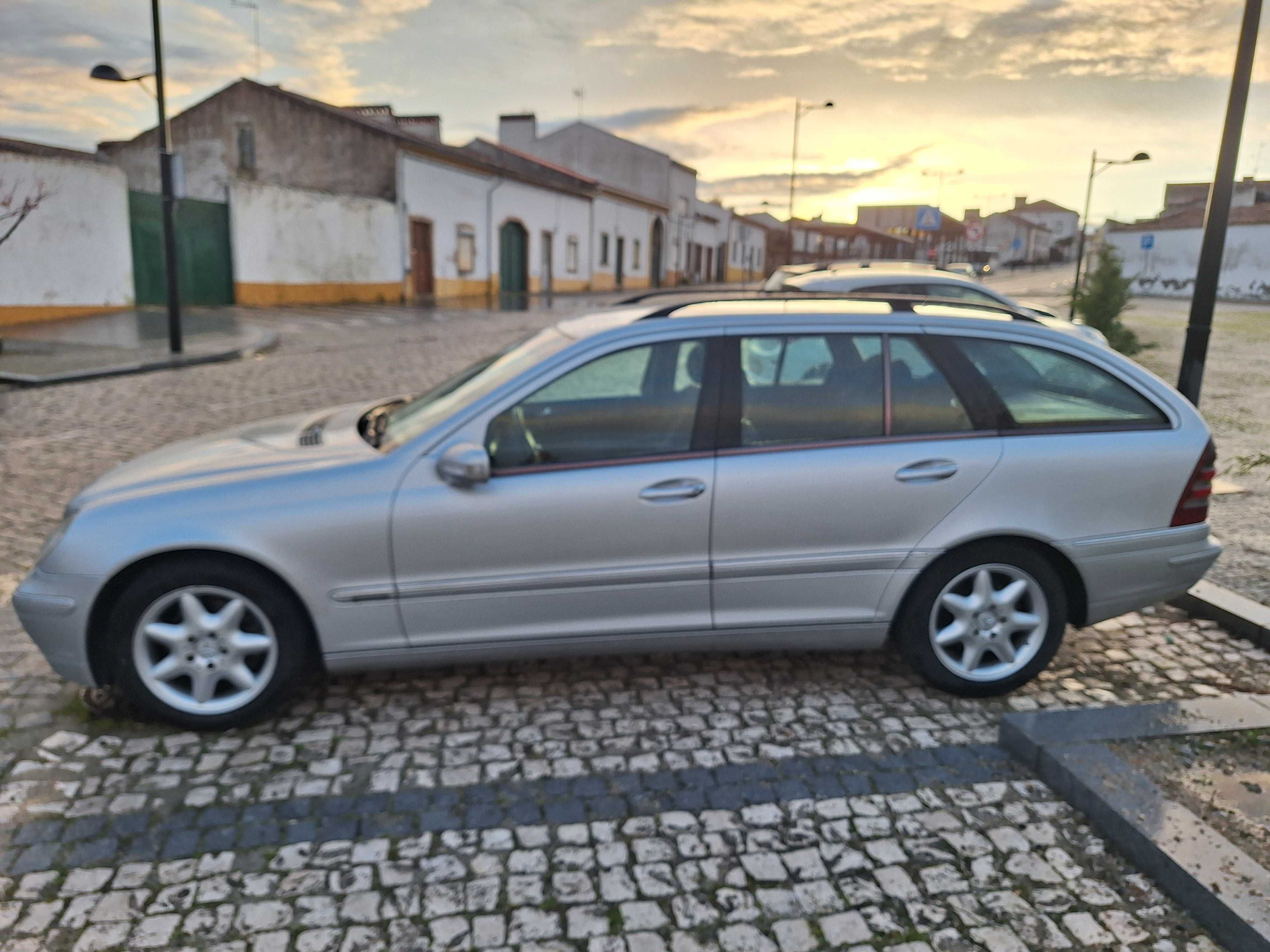 Mercedes c 220 ,caixa automática ano de 2004.