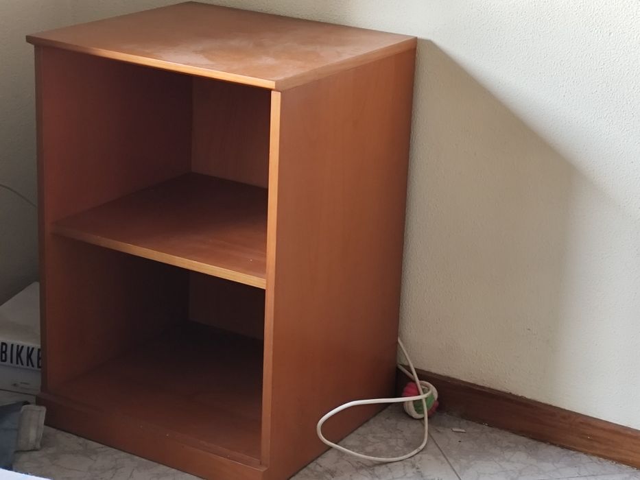 Conjunto cama, móvel e prateleira