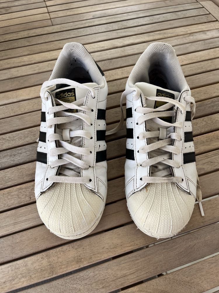 Sapatilhas Adidas 42 para recuperar