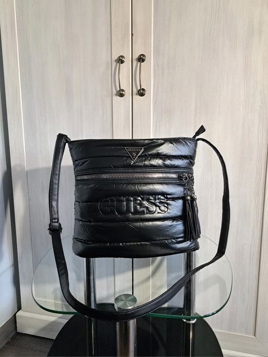 Torebka Guess pikowana