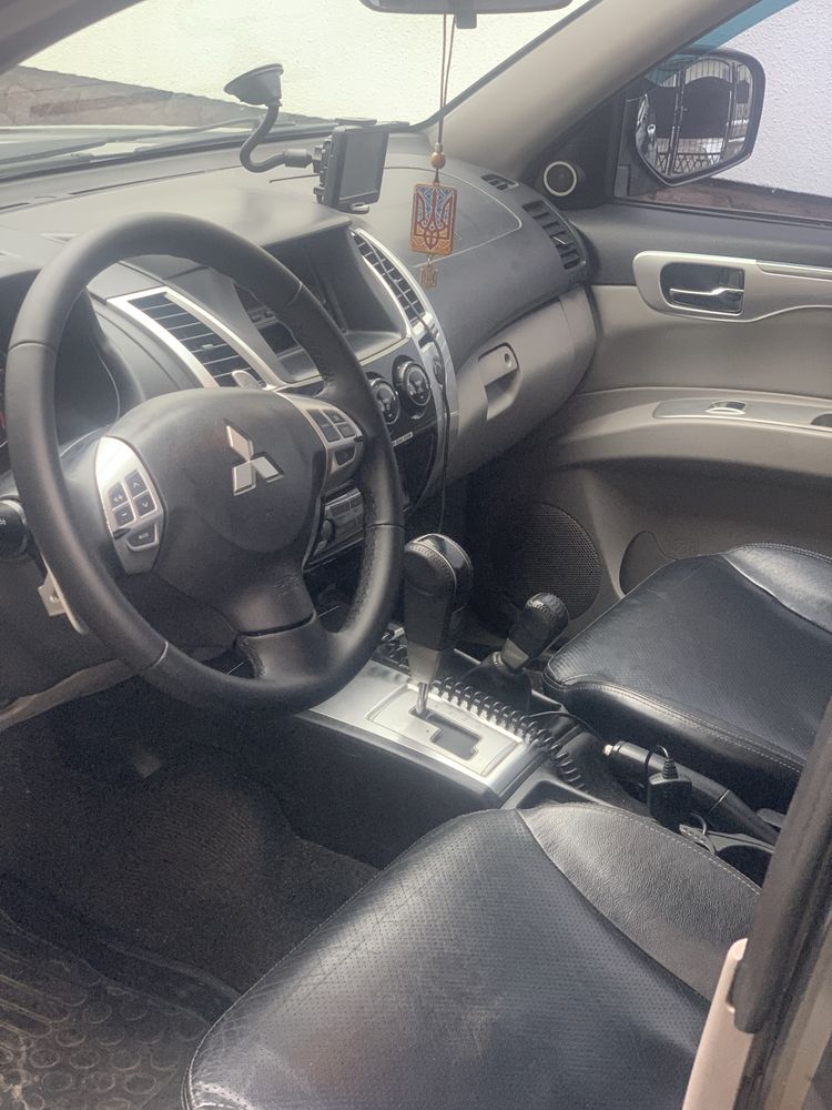 Mitsubishi Pajero Sport 2