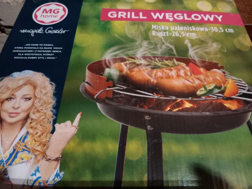 Nowy grill węglowy