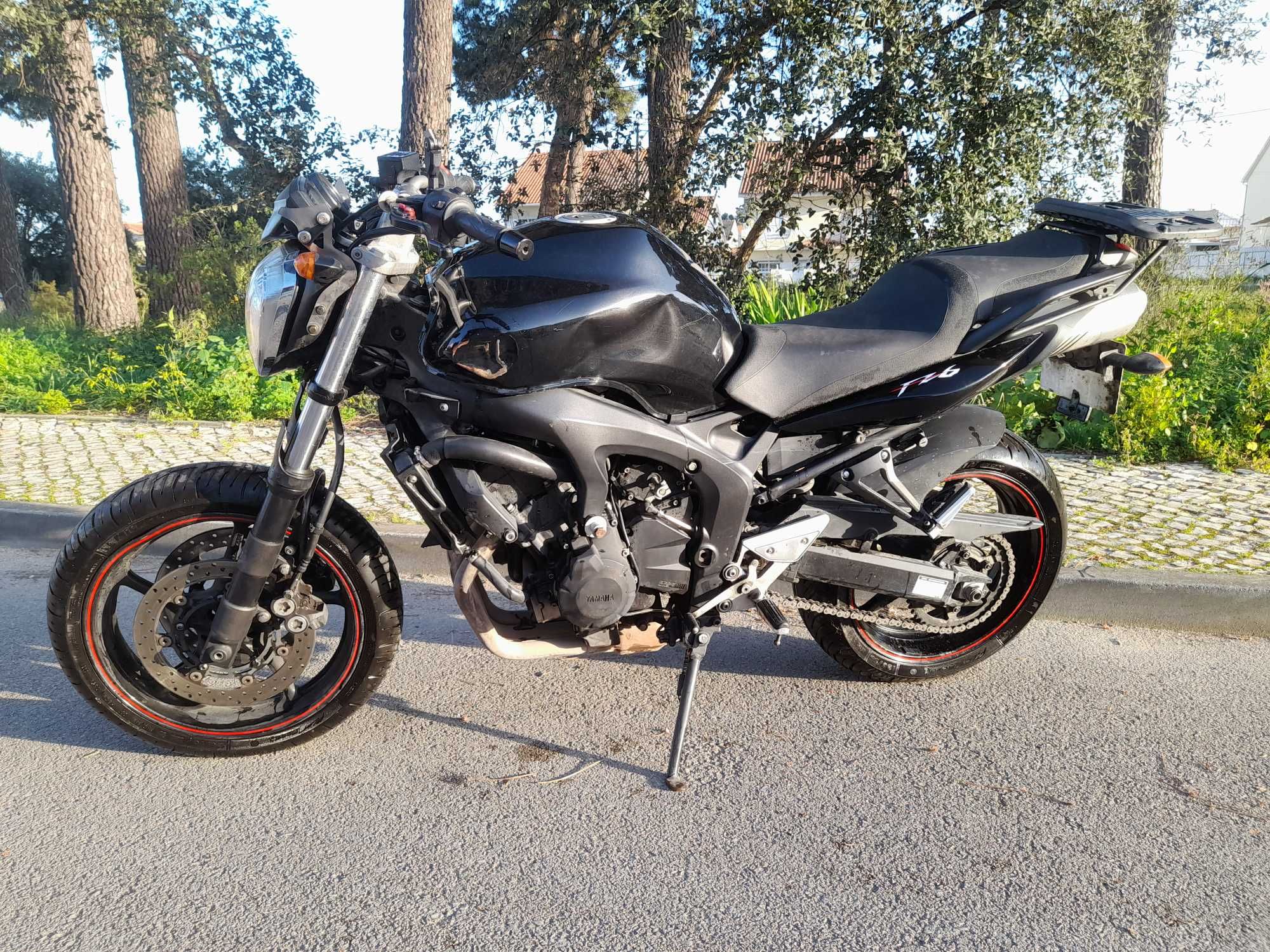 Yamaha Fz6 pequena queda