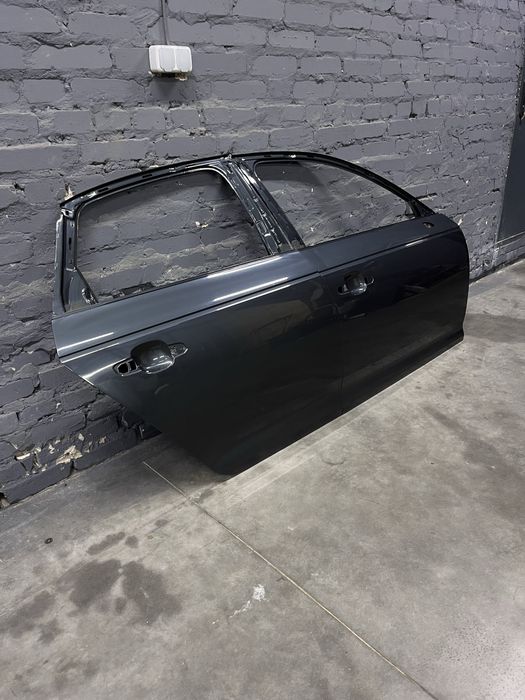 Двері передні праві задні праві audi A4 B9 16-19 рок LX7L X7L й інші