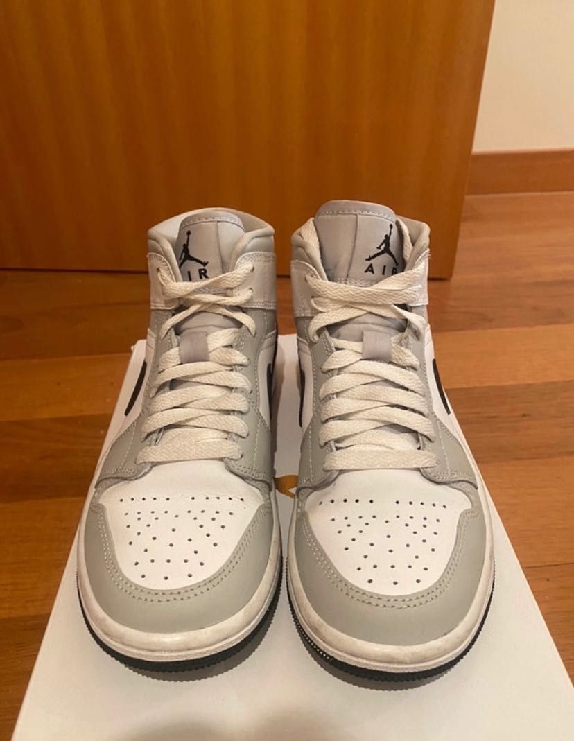 Jordan 1 Mid Light Smoke Grey