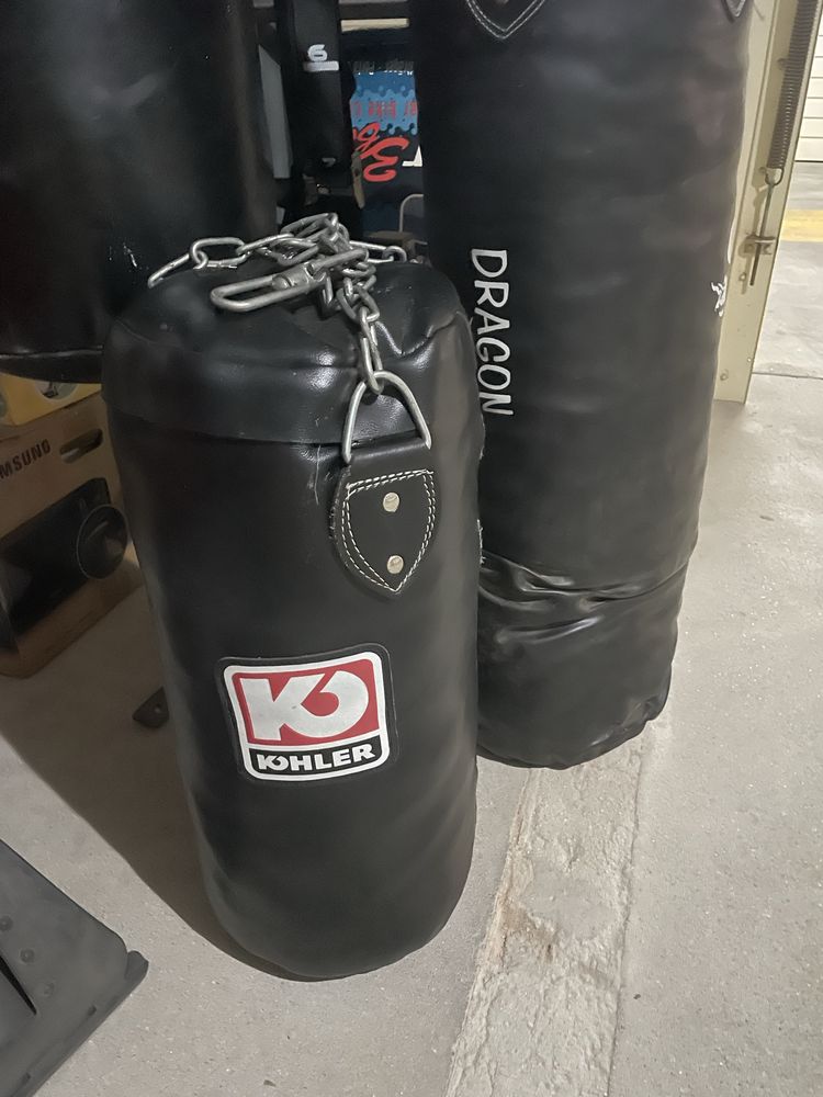 Suporte e sacos de boxe