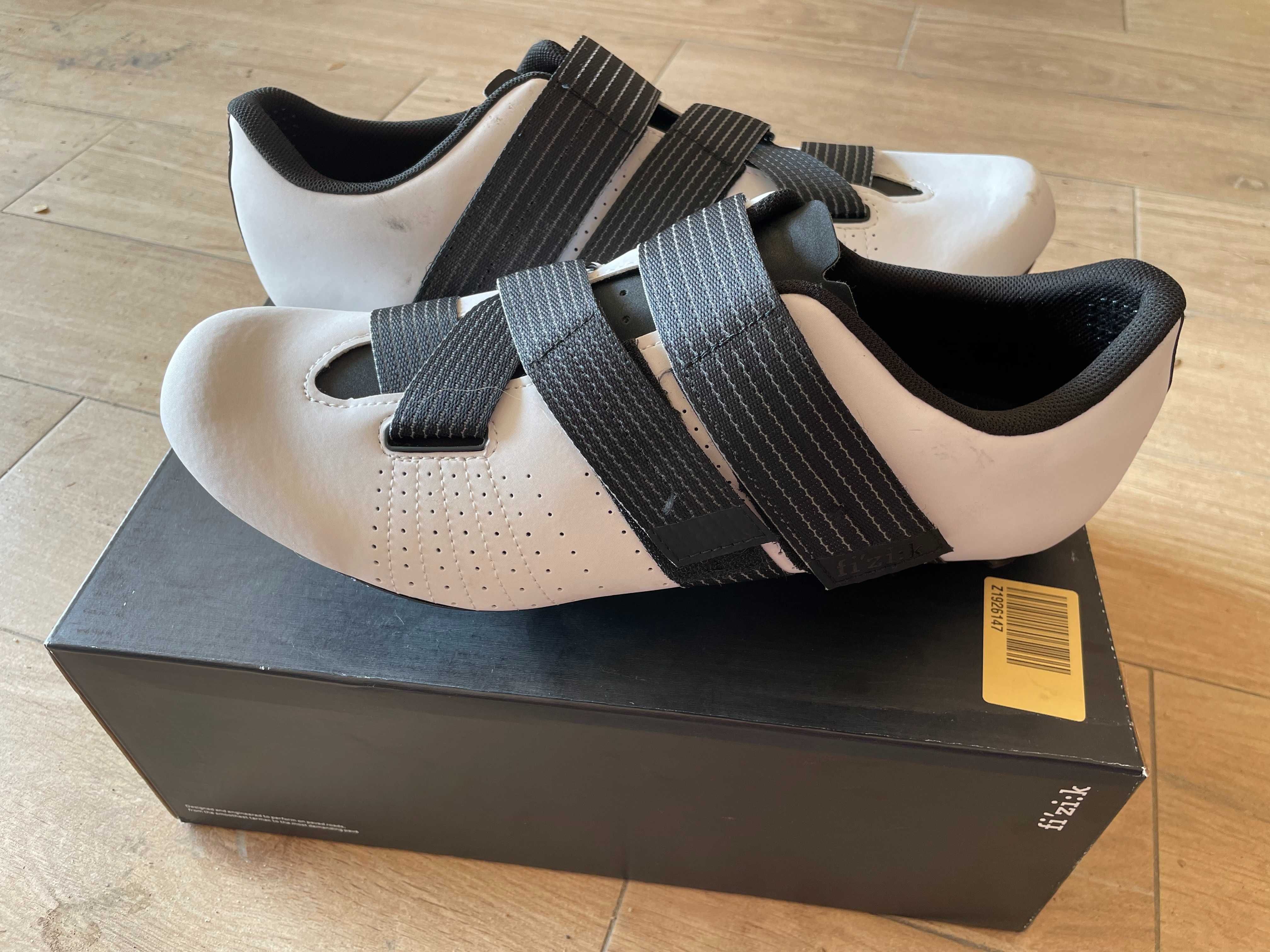 Buty szosowe FIZIK Tempo R5 Powerstrap biało-czarne