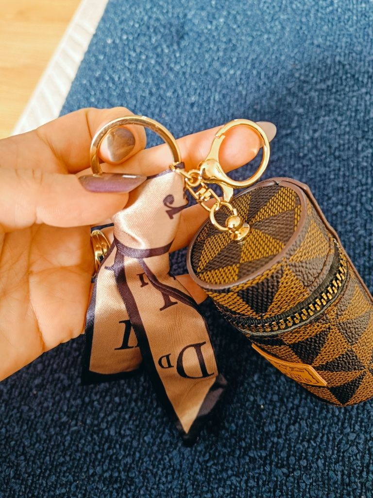 Nowy elegancki brelok do kluczy etui na pomadkę lub inne drobne rzeczy