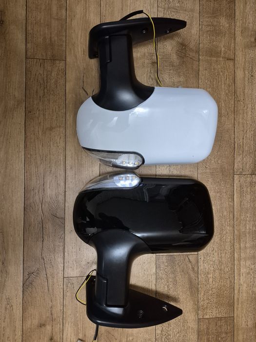 Ліве, праве дзеркало Газель білого і чорного кольору с поворотником.