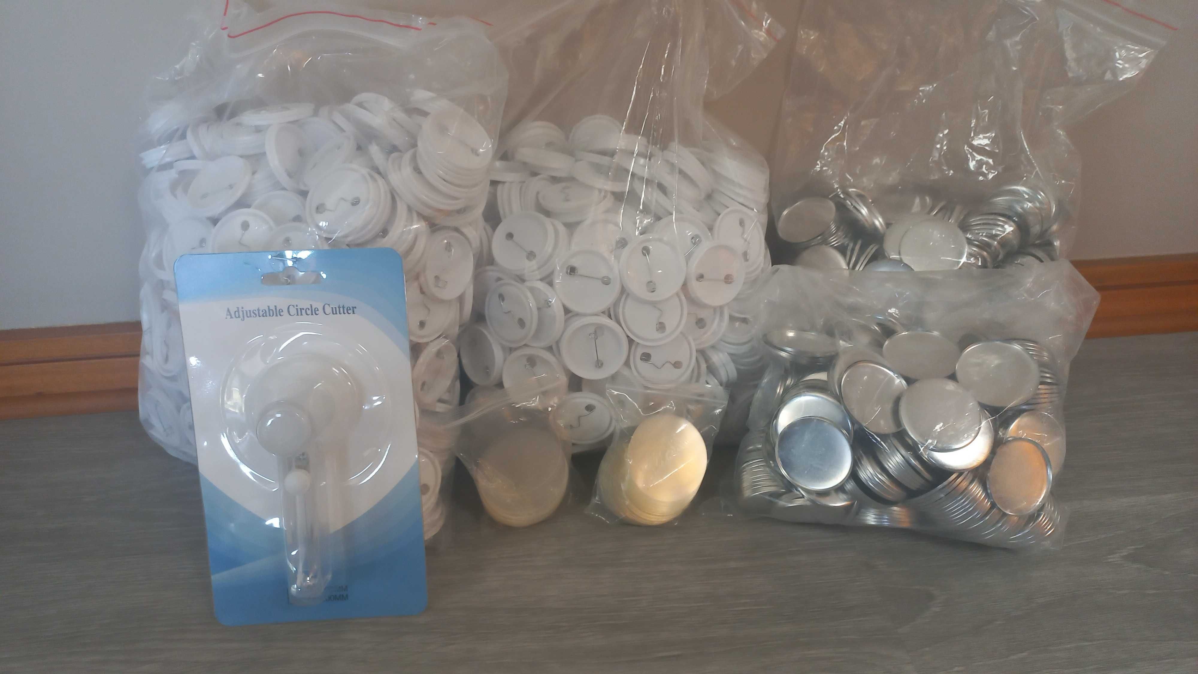 Maquina de fazer crachas com guilhotina corte papel