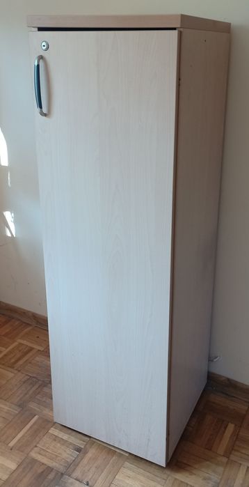 Solidna i praktyczna szafka biurowa, na książki, dokumenty lub ubrania