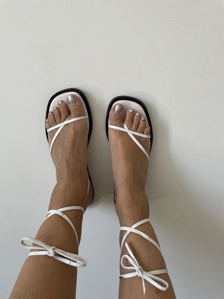 Sandálias brancas zara