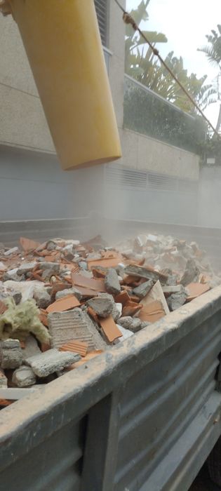 Recolha de entulho em Vila Nova de Gaia