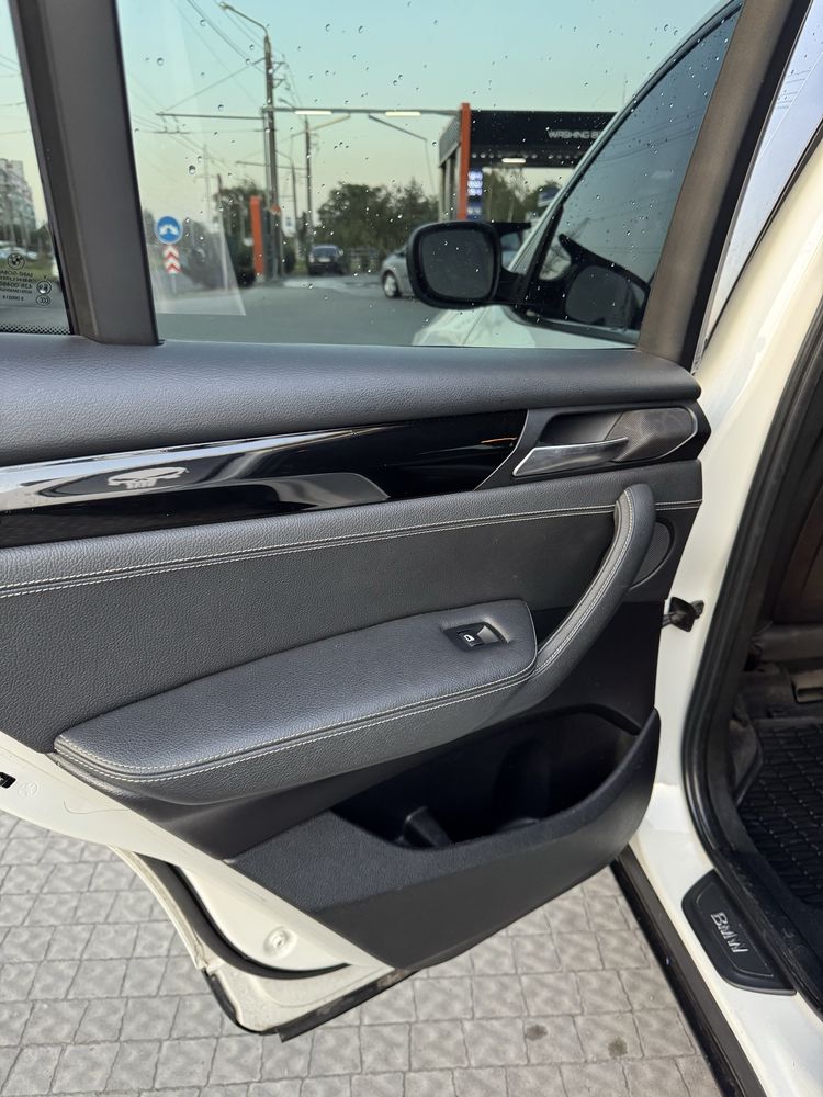 Автомобіль BMW X3 f25