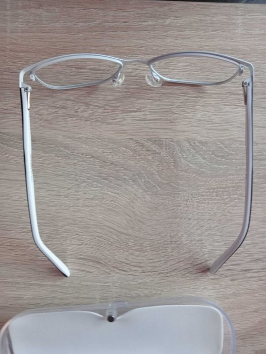 Oprawki do okularów korekcyjnych, czarno-białe