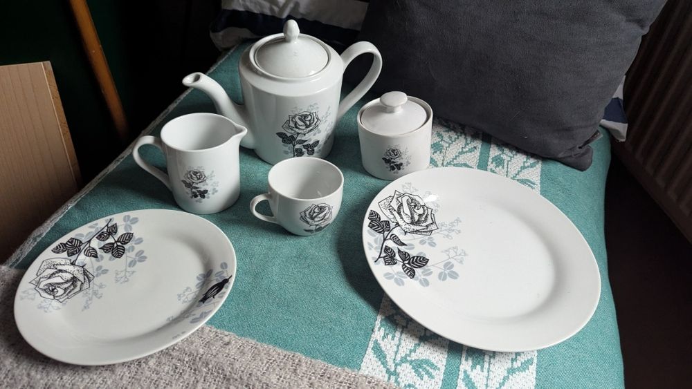 Komplet obiadowy  12 talerzy filiżanek