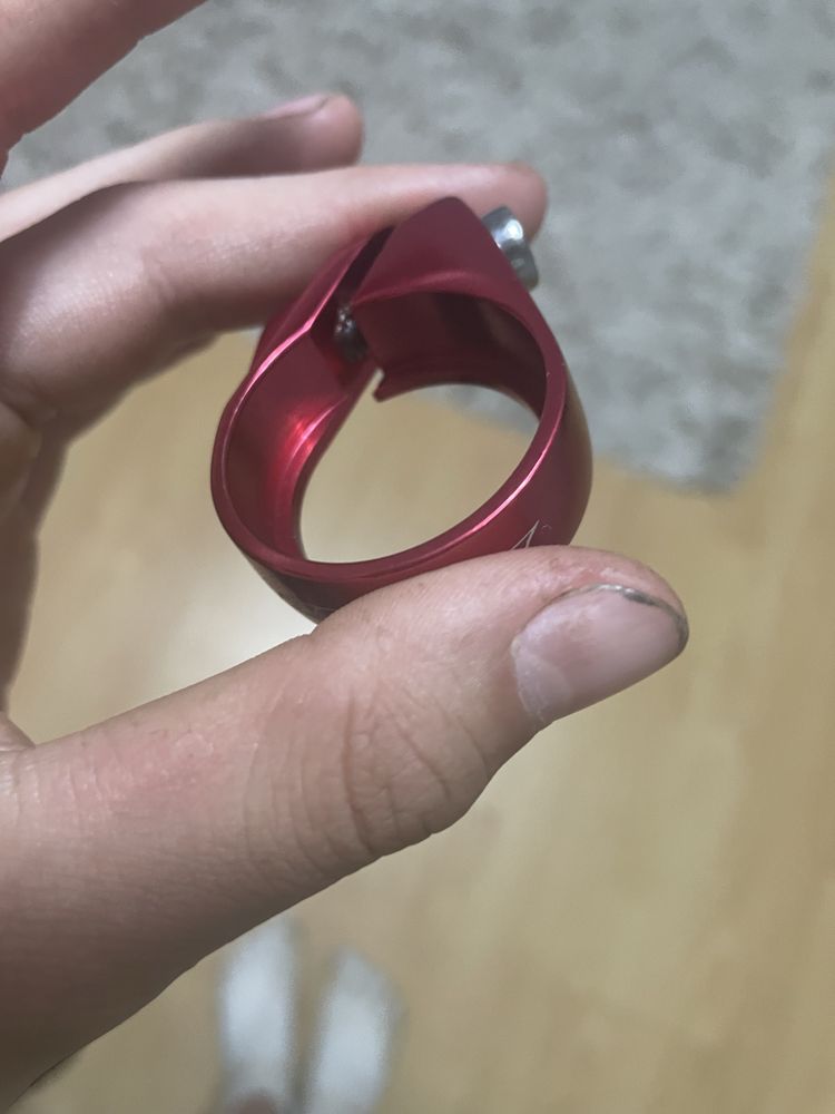 Zacisk sztycy reverse bolt camp 31,8mm red