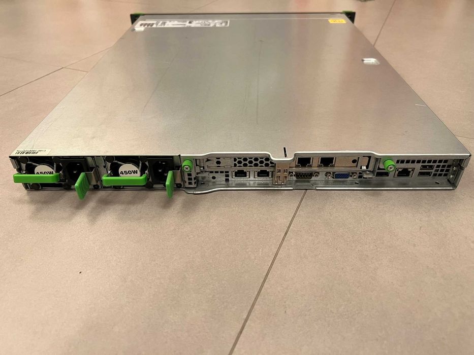 Fujitsu PRIMERGY RX100 S7p 32GB Xeon E3-1220 3xdiscos SAS 600GB