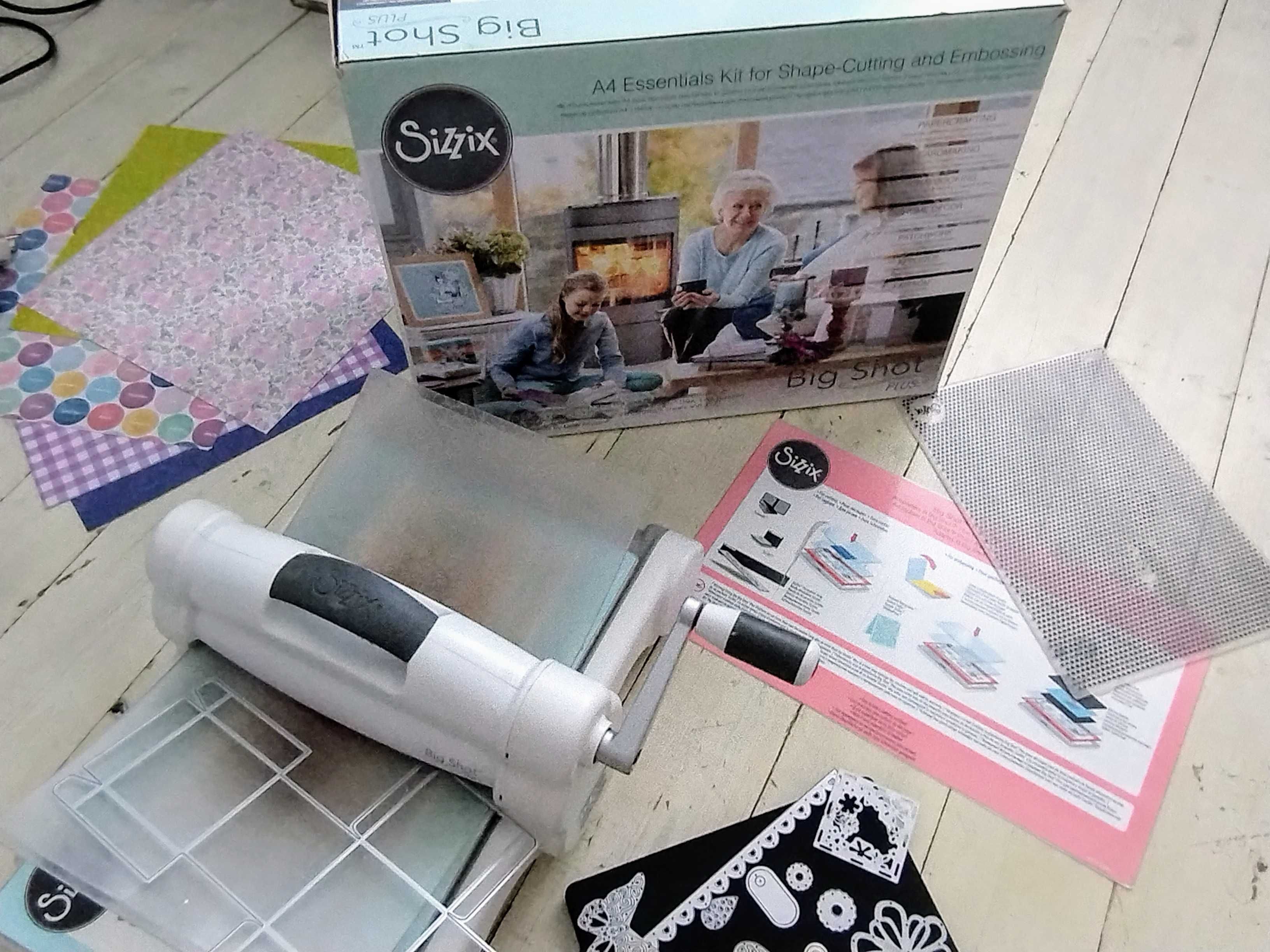 Maszyna Big Shot Plus A4 Sizzix wykrojniki platformy zestaw scrapowy
