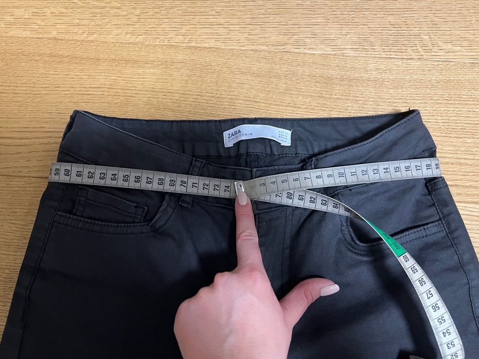 Czarne spodnie, Zara + Sweterek czerwony wpadający w pomarańczowy