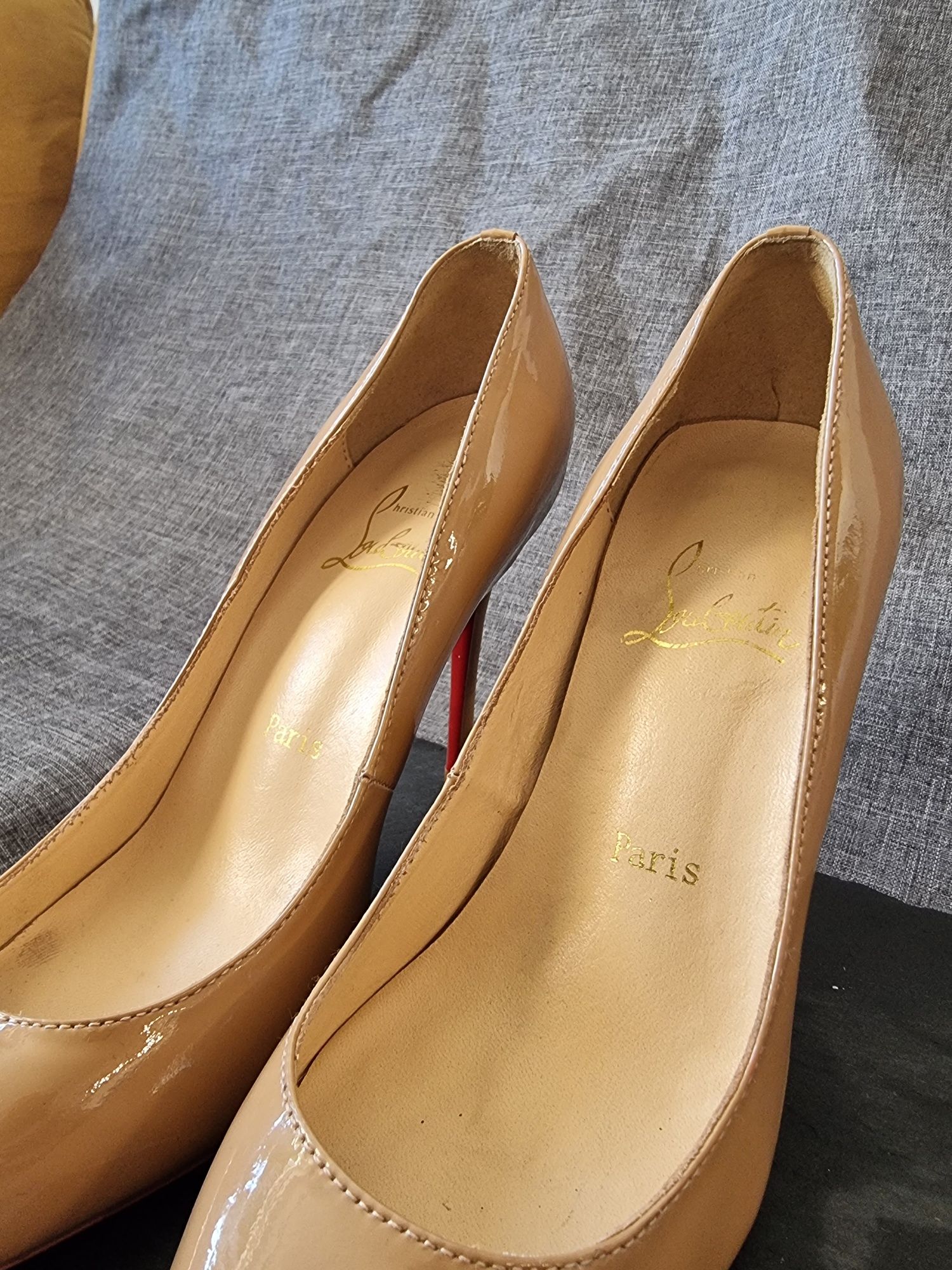 Christian Louboutin beżowe szpilki obcas orginalne