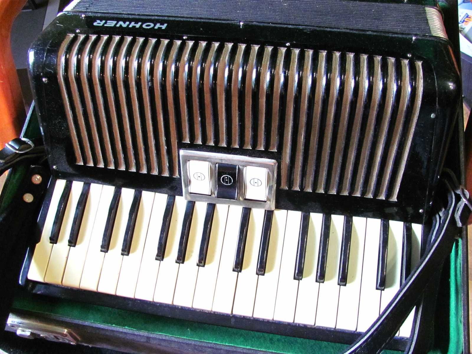 Akordeon Hohner Arietta 72 basy
