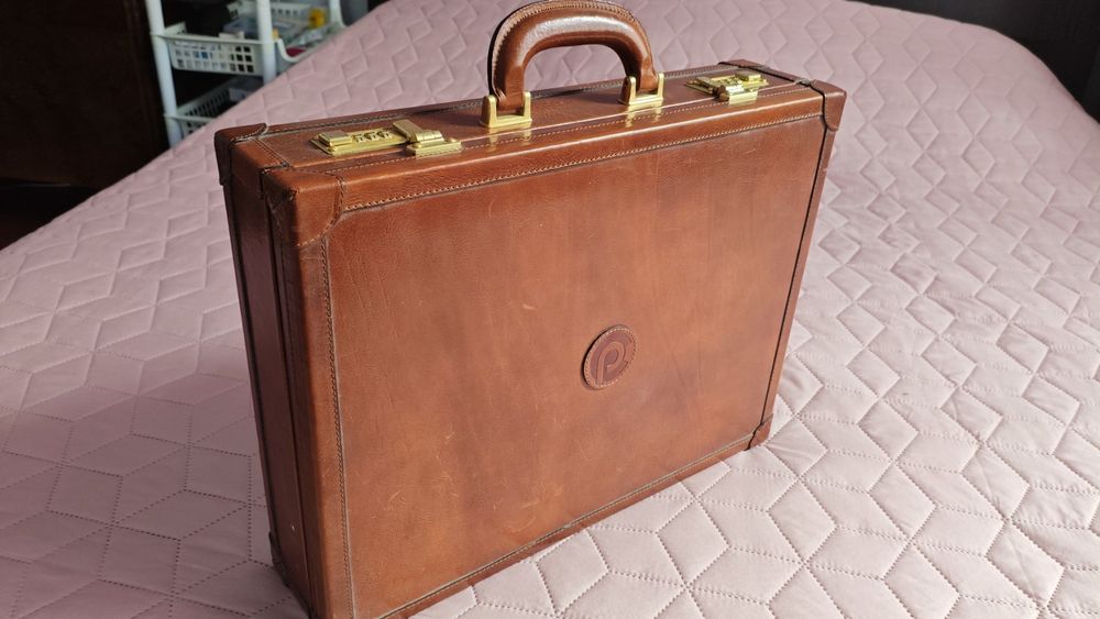 Шкіряний дипломат фірмовий, Італія