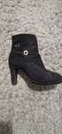Buty na obcasie .