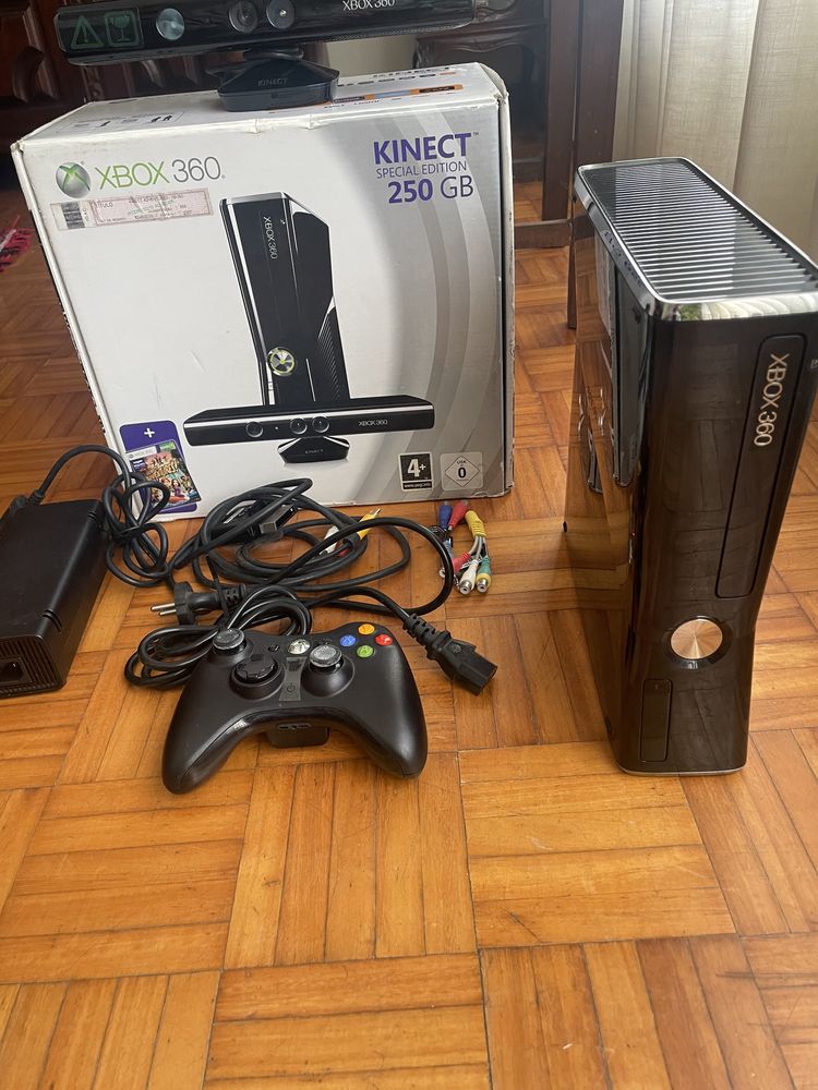 Xbox 360 slim na caixa