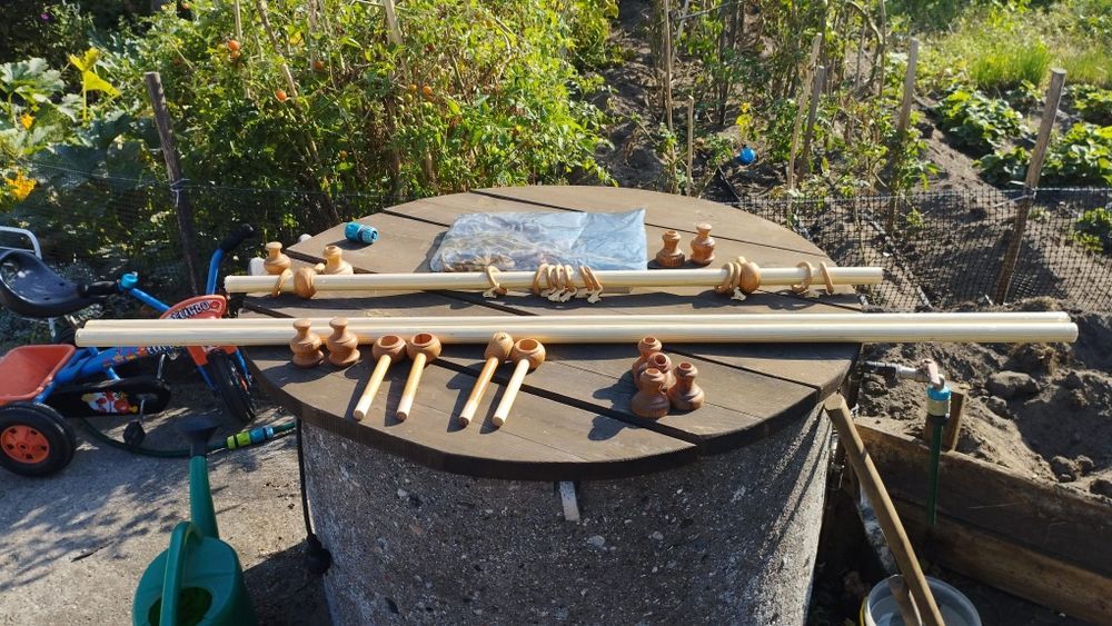 Karnisze metalowe drewnopodobne