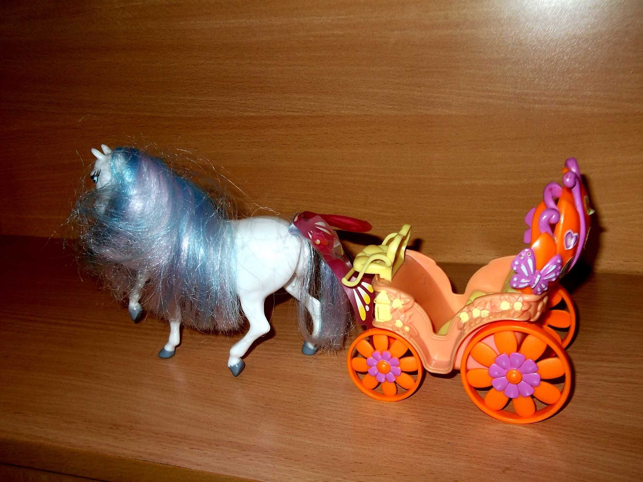 Лошадка с каретой кукольная