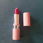 Avon Hydramatic Shine lśniąca szminka z kwasem hialuronowym Carmine