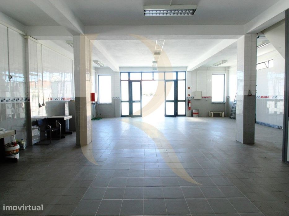 Armazém industrial isolado com logradouro em Fernão Ferro