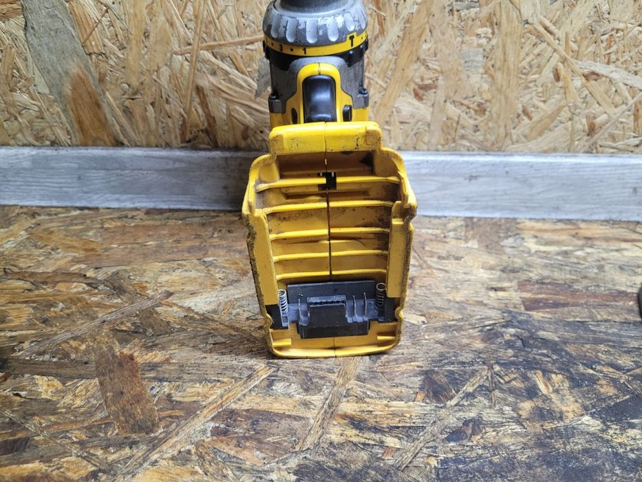 Dewalt DC900 wiertarko-wkrętarka z udarem