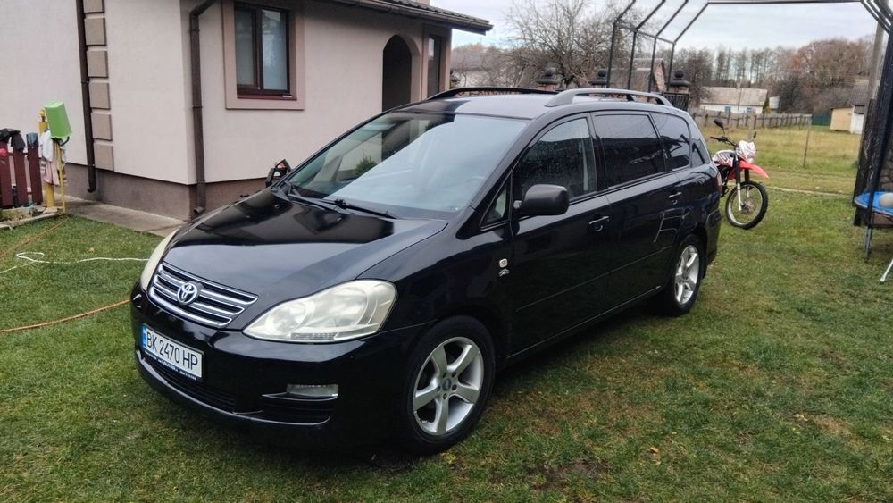 Продам автомобіль Тойота авенсіс версо