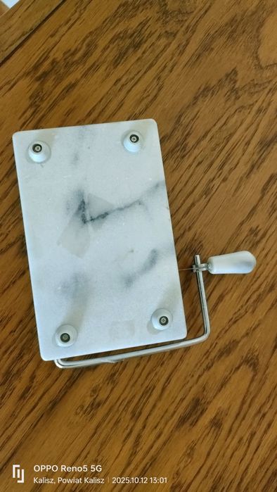 Kamienna krajalnica do sera